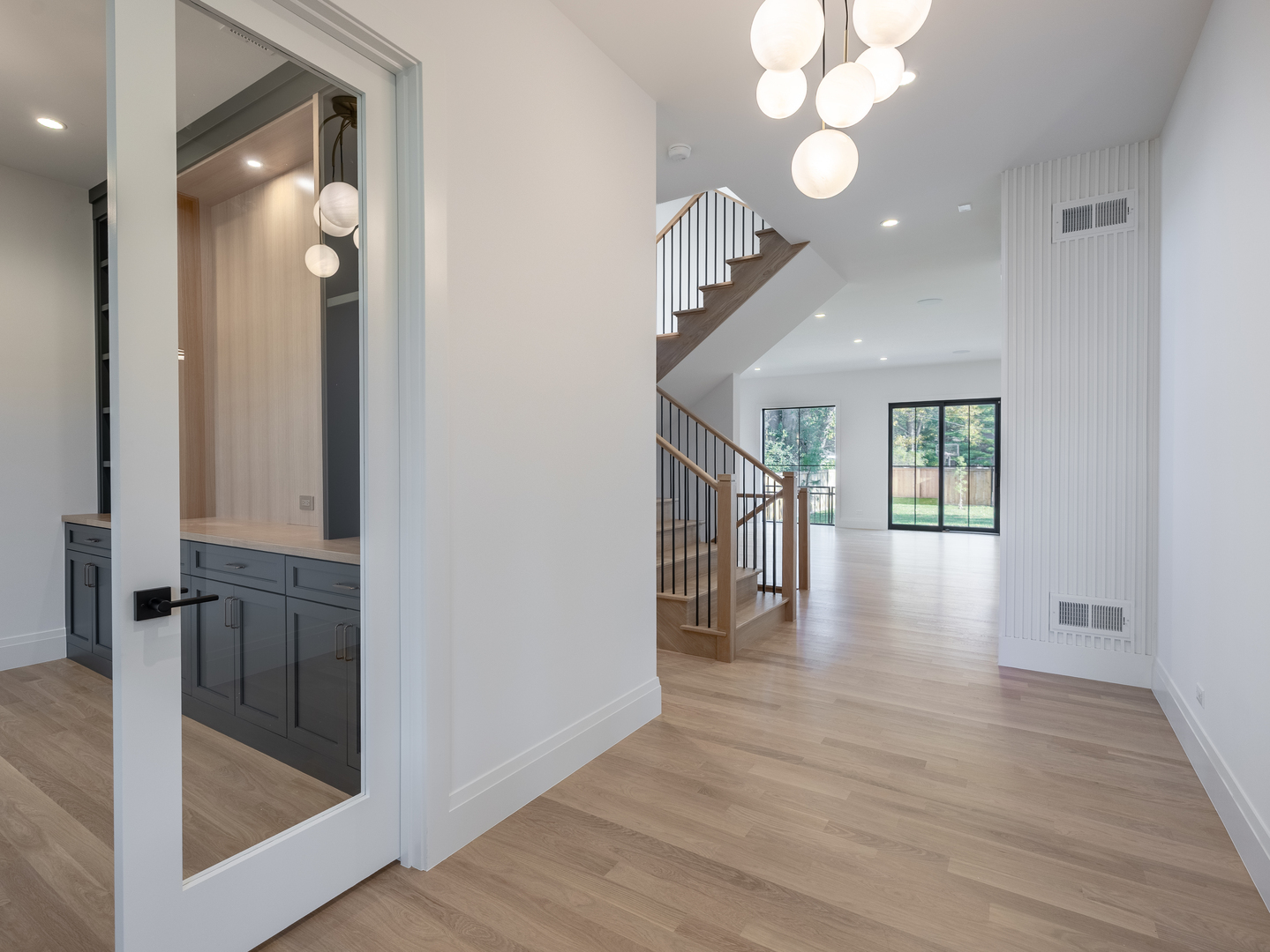 410 Prairie Avenue Wilmette, IL 60091 - Photo 3 of 44 wooden floor in an empty room with a mirror