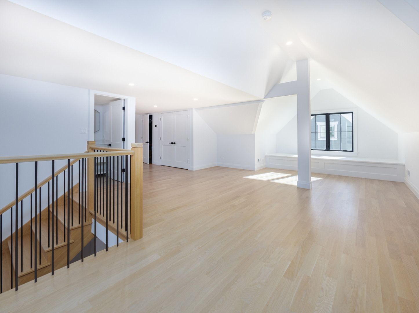 410 Prairie Avenue Wilmette, IL 60091 - Photo 32 of 44 a view of a hallway with entryway