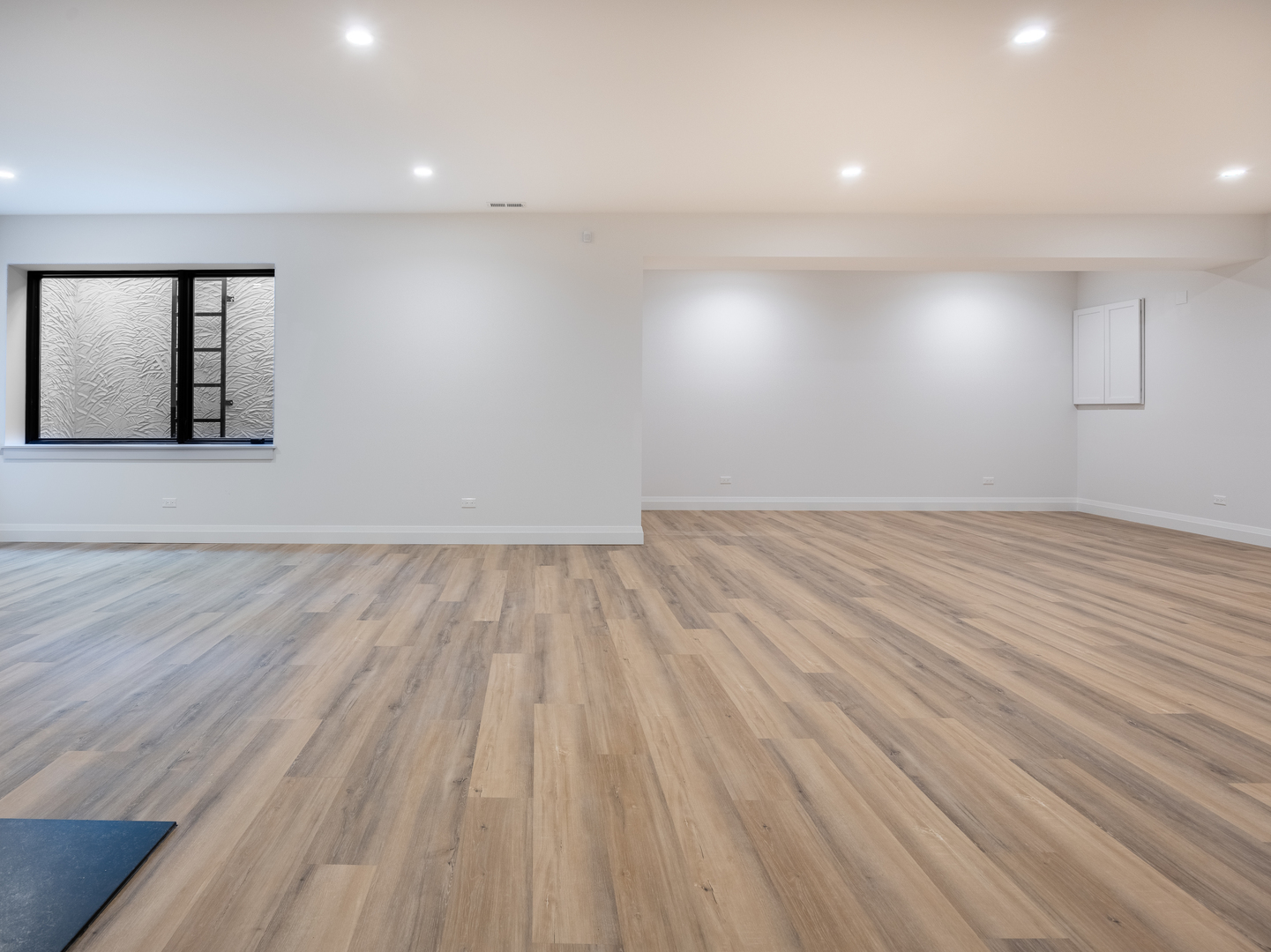 410 Prairie Avenue Wilmette, IL 60091 - Photo 36 of 44 an empty room with wooden floor and windows