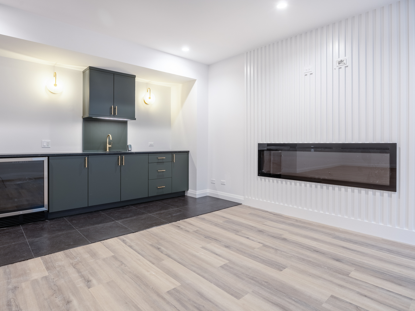 410 Prairie Avenue Wilmette, IL 60091 - Photo 37 of 44 a bedroom with a bed and a cabinets