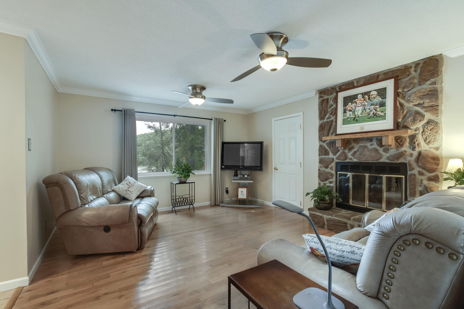 1286 Whites Creek Road Spring City, TN 37381 - Photo 6 of 40 06_WhitesCreekRoad_1286_Living01
