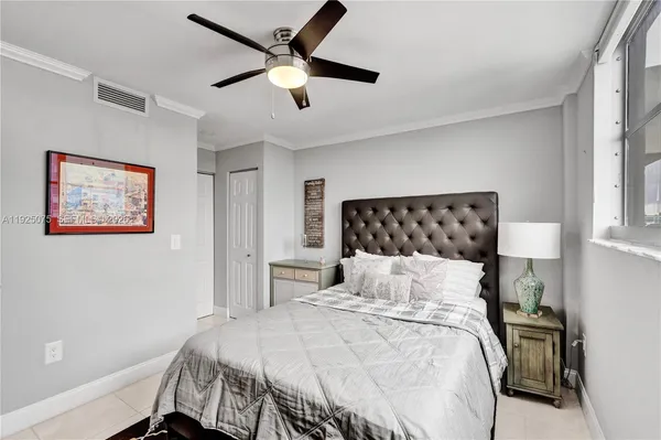 $3,900 | 9273 Collins Avenue, Unit 407, Surfside, FL 33154