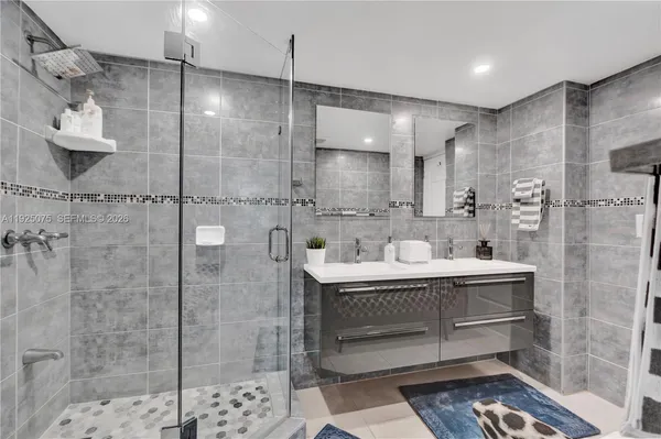 $3,900 | 9273 Collins Avenue, Unit 407, Surfside, FL 33154