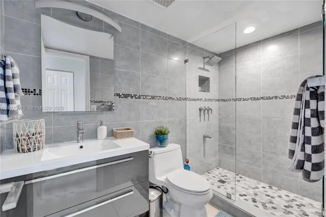 $5,400 | 9273 Collins Avenue, Unit 407, Surfside, FL 33154