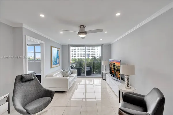 $3,900 | 9273 Collins Avenue, Unit 407, Surfside, FL 33154