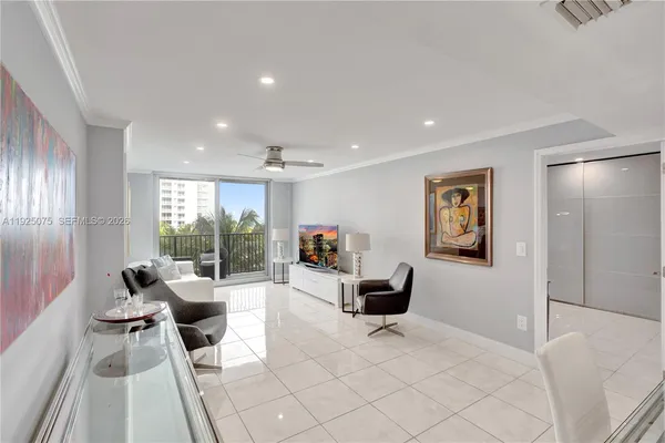 $3,900 | 9273 Collins Avenue, Unit 407, Surfside, FL 33154
