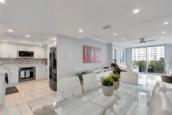 $3,900 | 9273 Collins Avenue, Unit 407, Surfside, FL 33154