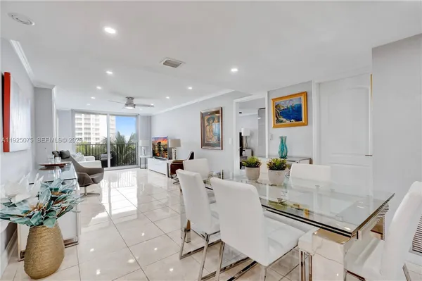 $3,900 | 9273 Collins Avenue, Unit 407, Surfside, FL 33154