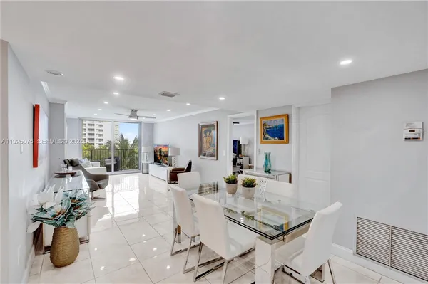 $3,900 | 9273 Collins Avenue, Unit 407, Surfside, FL 33154