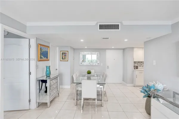$3,900 | 9273 Collins Avenue, Unit 407, Surfside, FL 33154