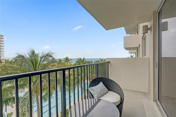 $3,900 | 9273 Collins Avenue, Unit 407, Surfside, FL 33154