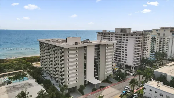 $3,900 | 9273 Collins Avenue, Unit 407, Surfside, FL 33154