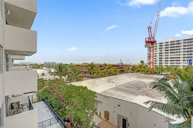 $5,400 | 9273 Collins Avenue, Unit 407, Surfside, FL 33154