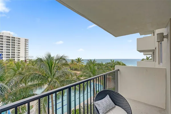 $3,900 | 9273 Collins Avenue, Unit 407, Surfside, FL 33154