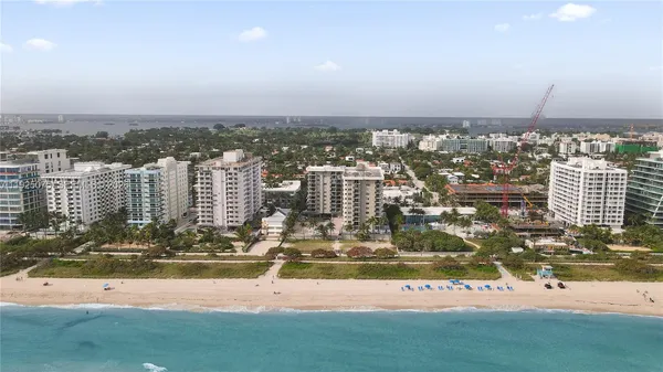 $3,900 | 9273 Collins Avenue, Unit 407, Surfside, FL 33154