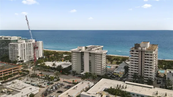 $3,900 | 9273 Collins Avenue, Unit 407, Surfside, FL 33154