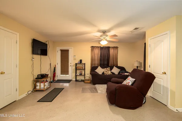$185,000 | 3305 North Robertson Road, Nesbit, MS 38651