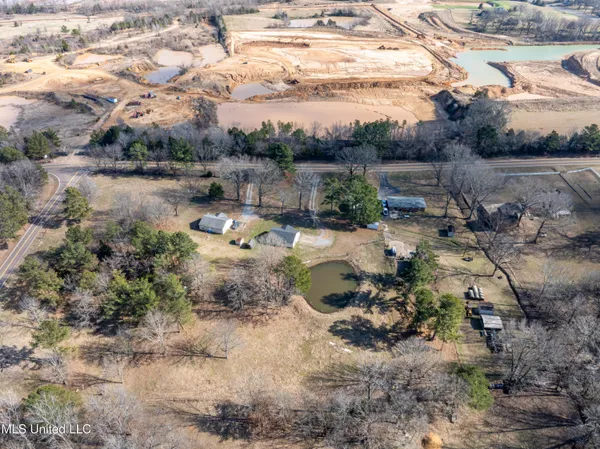 $185,000 | 3305 North Robertson Road, Nesbit, MS 38651