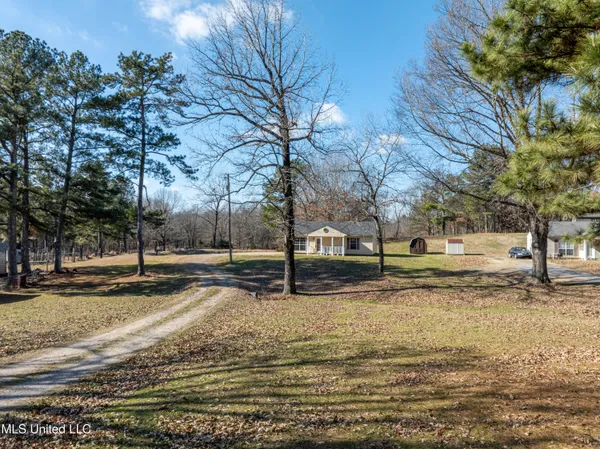 $185,000 | 3305 North Robertson Road, Nesbit, MS 38651
