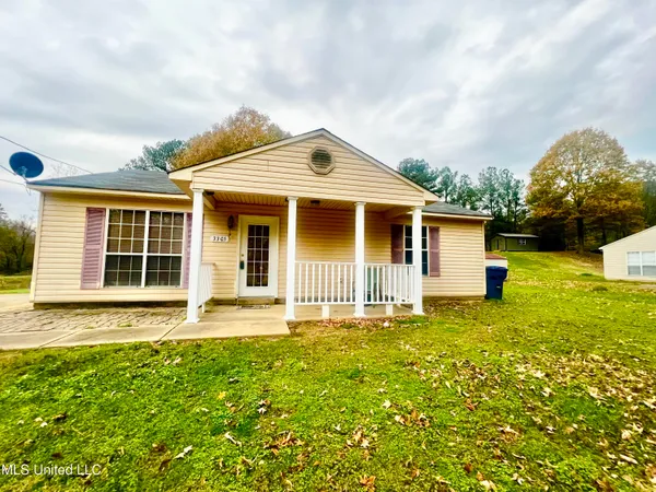 $185,000 | 3305 North Robertson Road, Nesbit, MS 38651