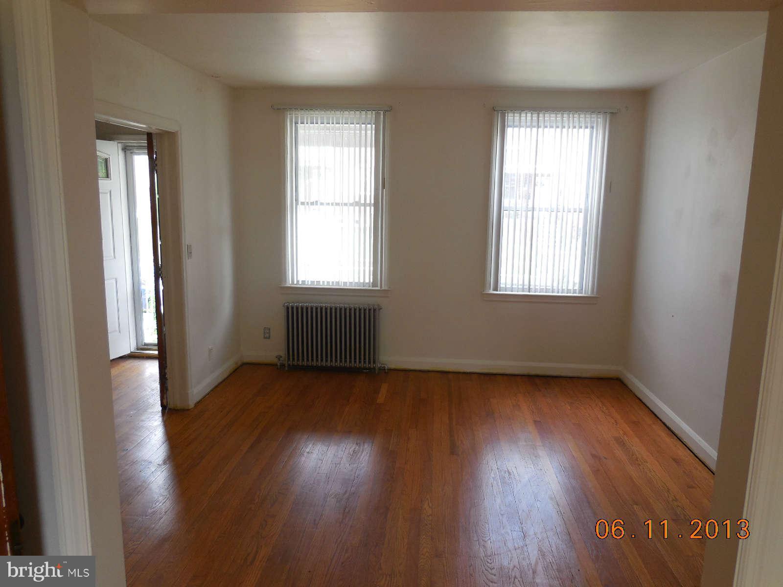 3547 Juneway Baltimore, MD 21213 - Photo 6 of 28 Living Room
