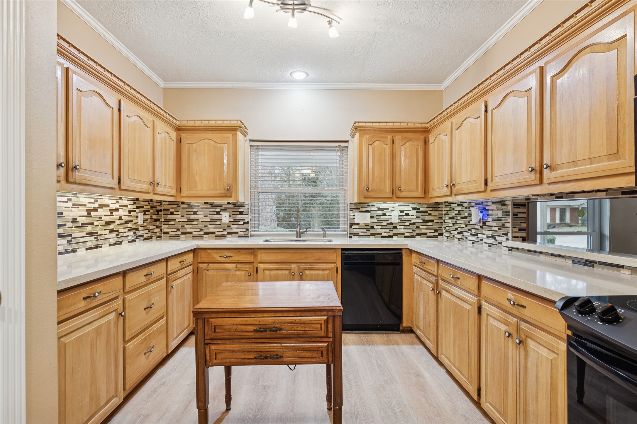 1616 Ave R Huntsville, TX 77340 - Photo 11 of 33