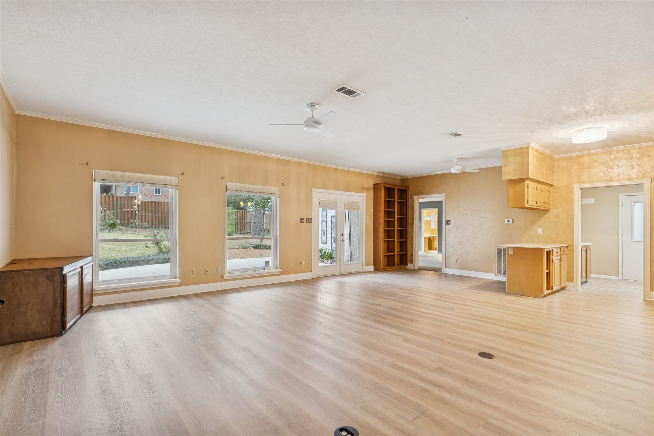 1616 Ave R Huntsville, TX 77340 - Photo 7 of 33