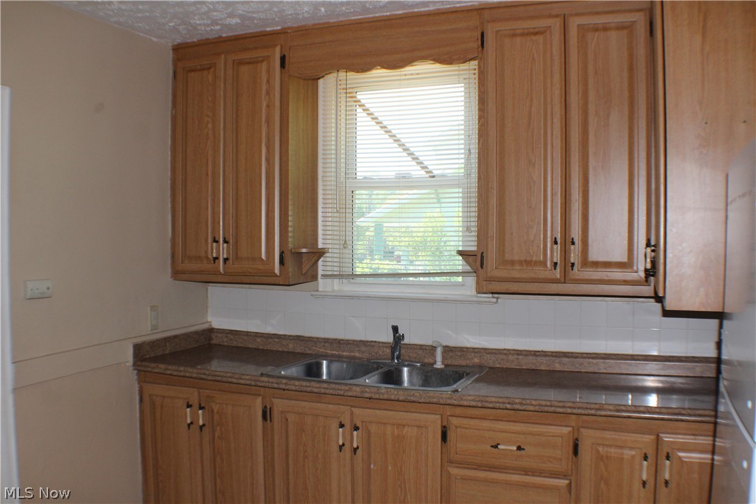 1079 Elbon Road Cleveland Heights, OH 44121 - Photo 11 of 29