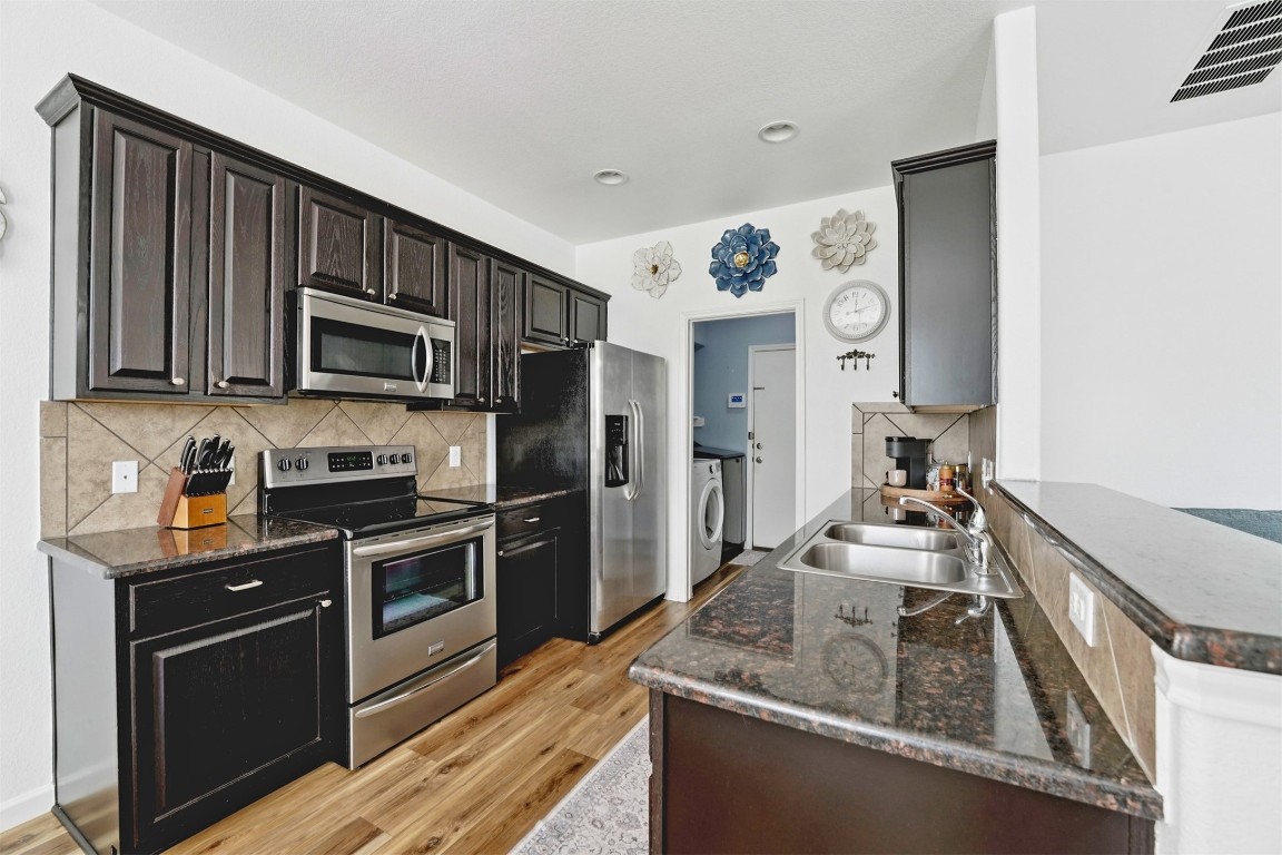 12211 Timber Arch Lane Manor, TX 78653 - Photo 7 of 25