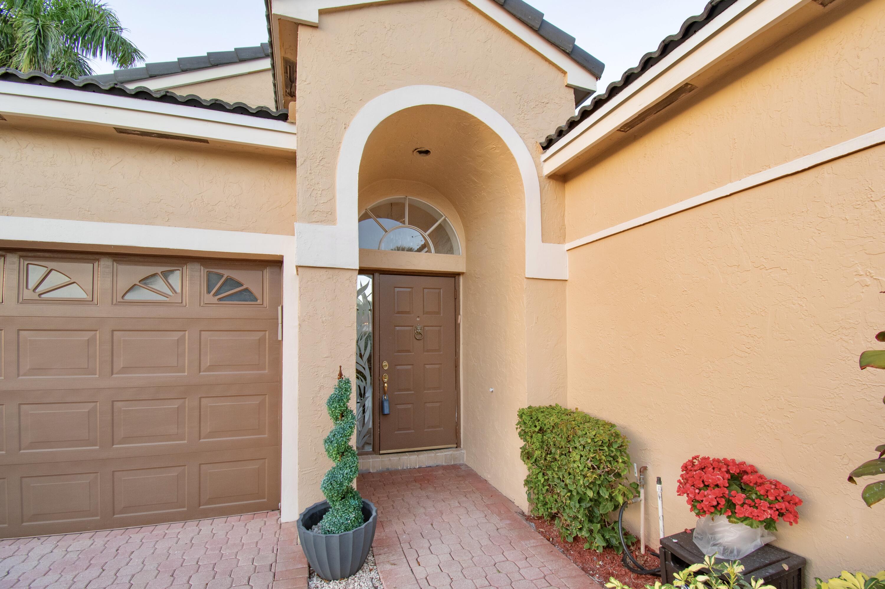 23254 Torre Circle Boca Raton, FL 33433 - Photo 3 of 37 843A198A-112D-459A-891F-1A95DD525E1F