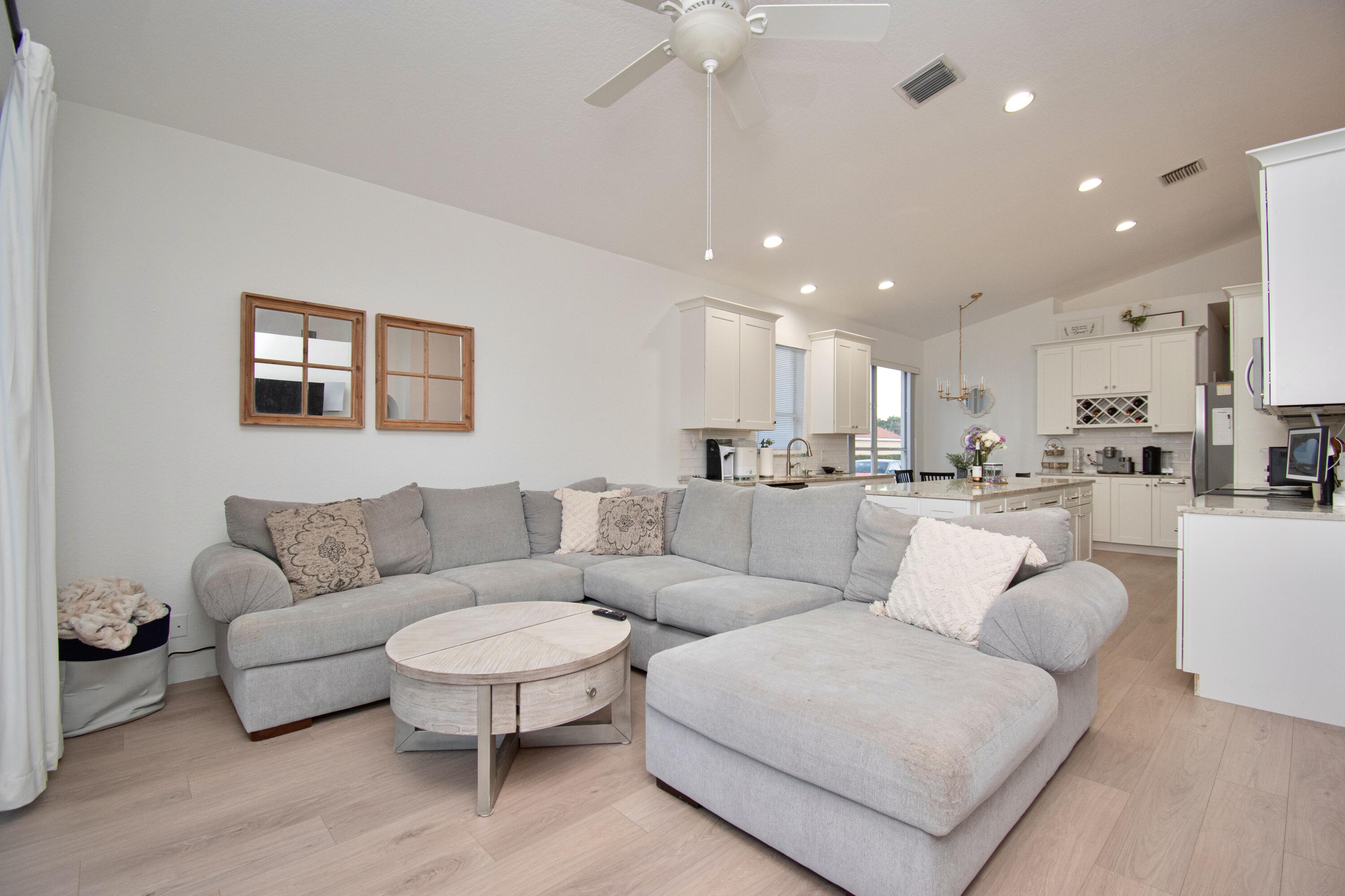 23254 Torre Circle Boca Raton, FL 33433 - Photo 9 of 37 AAB087A2-1F15-468B-BD9E-31EFA65AAE9F