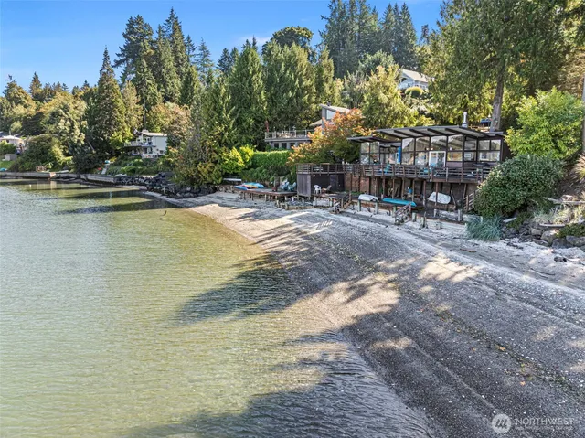 a house with swimming pool in front of it