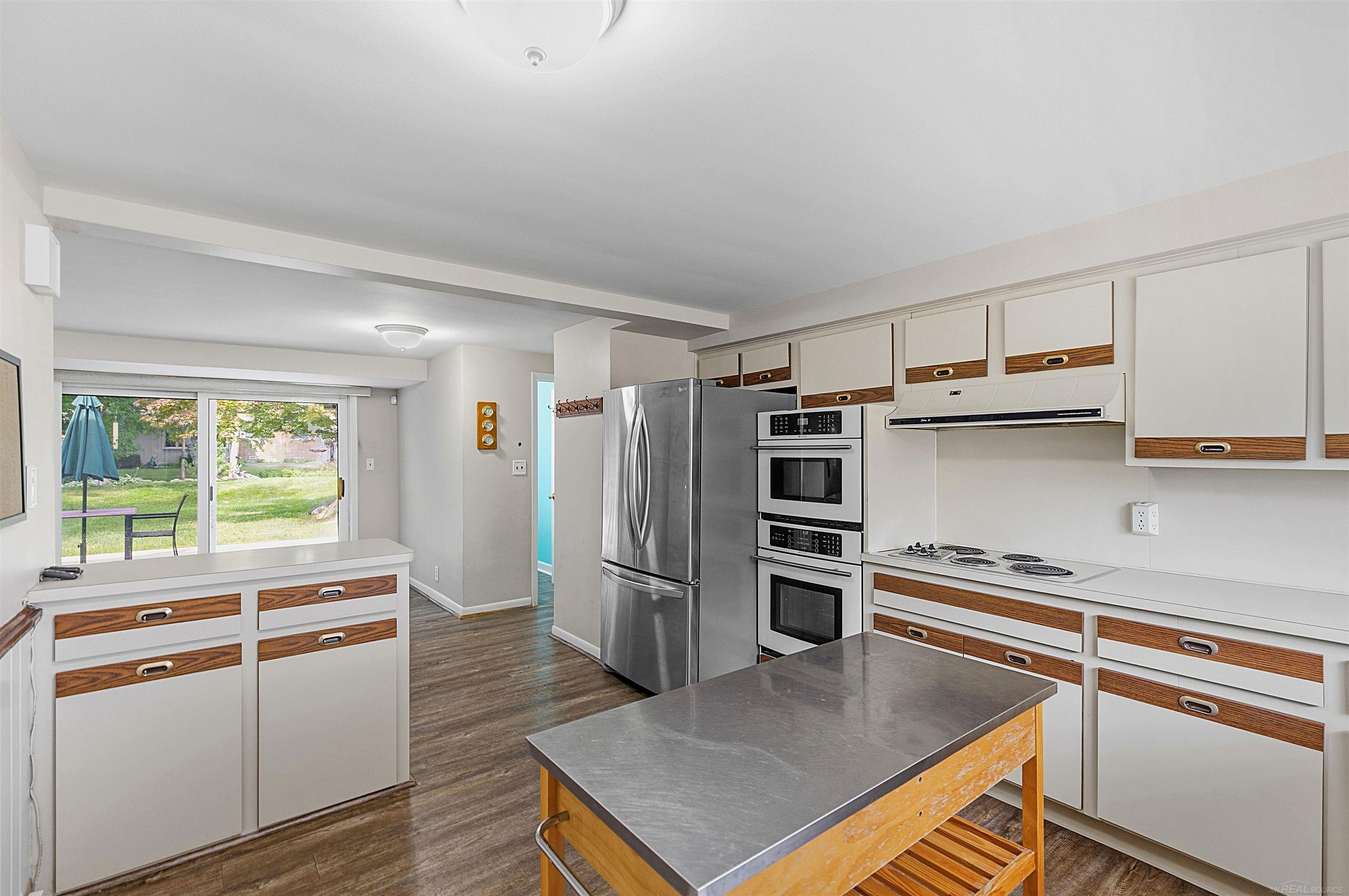 28239 Brandywine Road Farmington, MI 48334 - Photo 8 of 28 50215474-9383bf2f-b87b-4572-8729-0e61d9d6a3e7.JPG