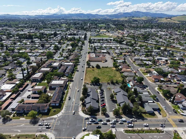 $1,300,000 | 690 East Tabor Avenue, Fairfield, CA 94533