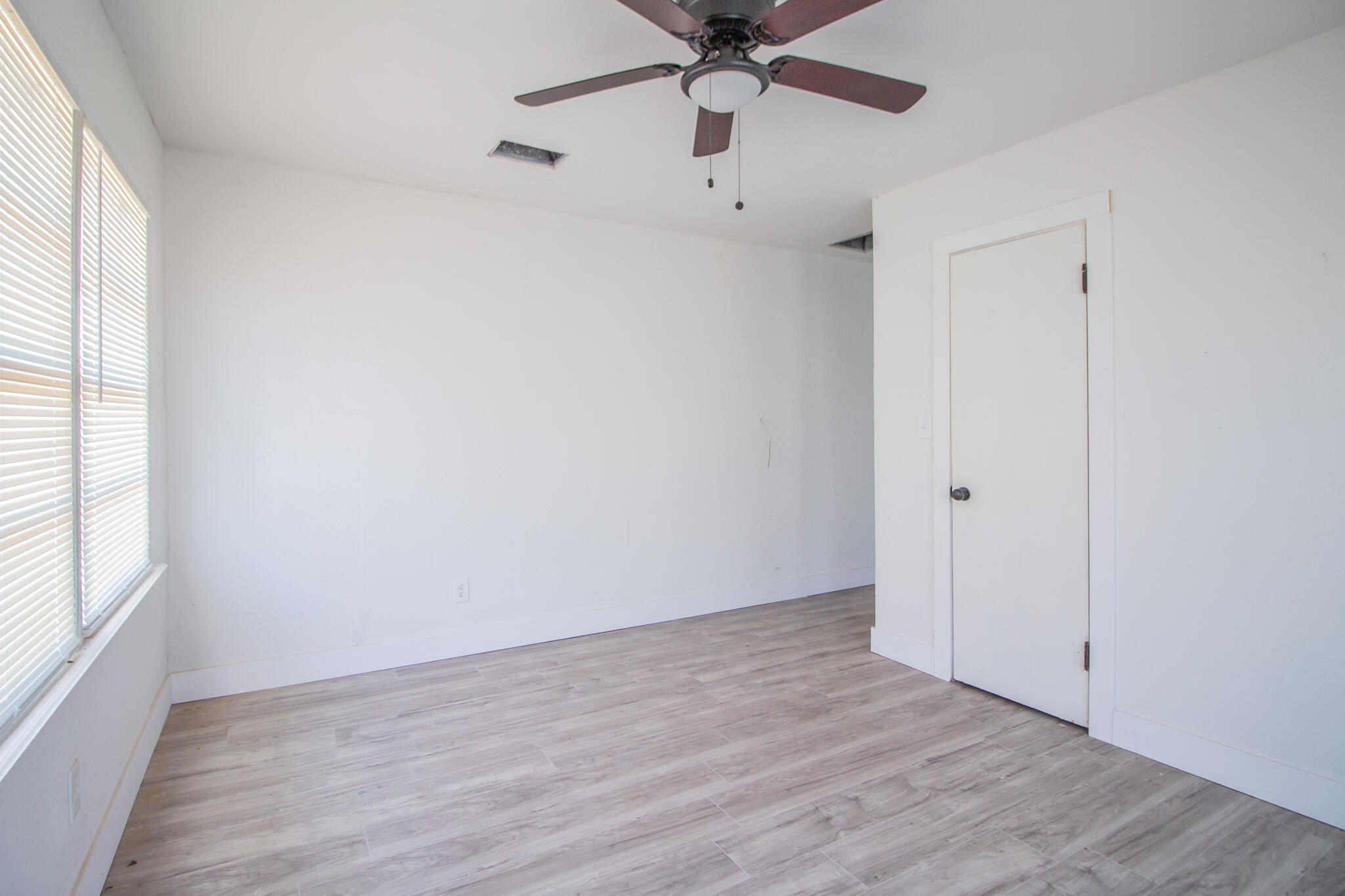 302 Avenue U Lubbock, TX 79415 - Photo 21 of 26 an empty room with a window and a fan