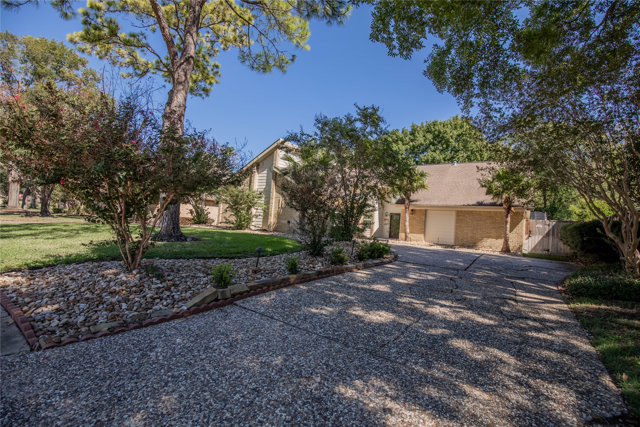 1627 Fall Valley Drive Houston, TX 77077 - Photo 3 of 50