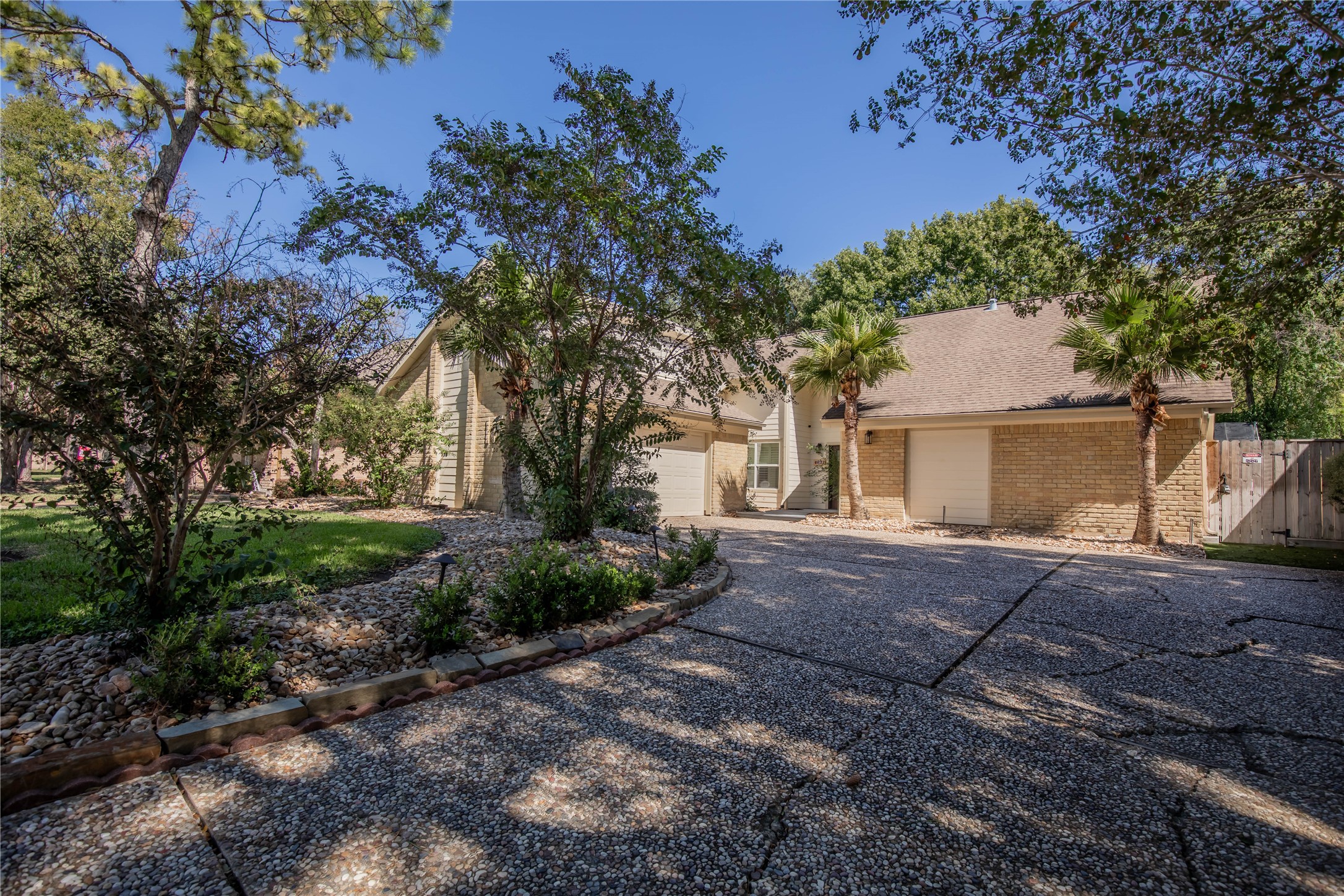 1627 Fall Valley Drive Houston, TX 77077 - Photo 4 of 50