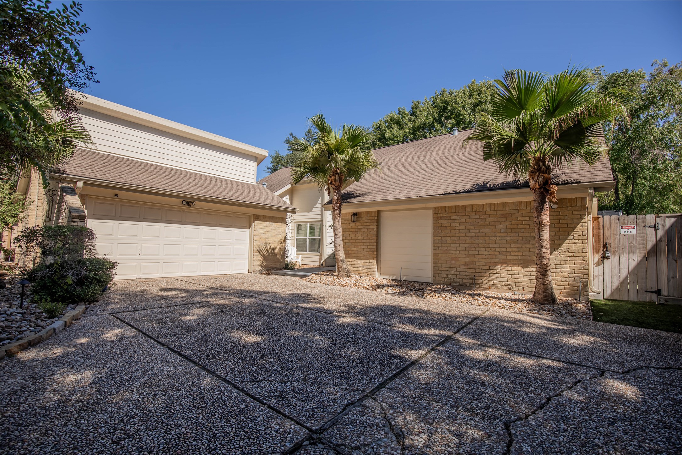 1627 Fall Valley Drive Houston, TX 77077 - Photo 5 of 50