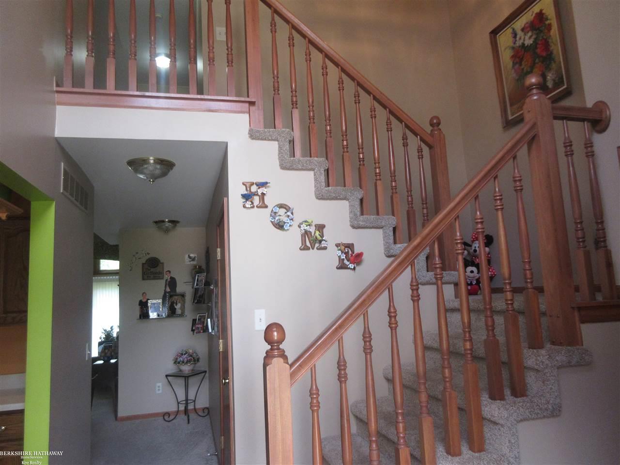16752 Fieldstone Macomb, MI 48042 - Photo 25 of 29 Beautiful Staircase