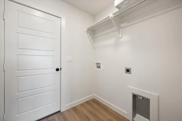 a view of walk in closet