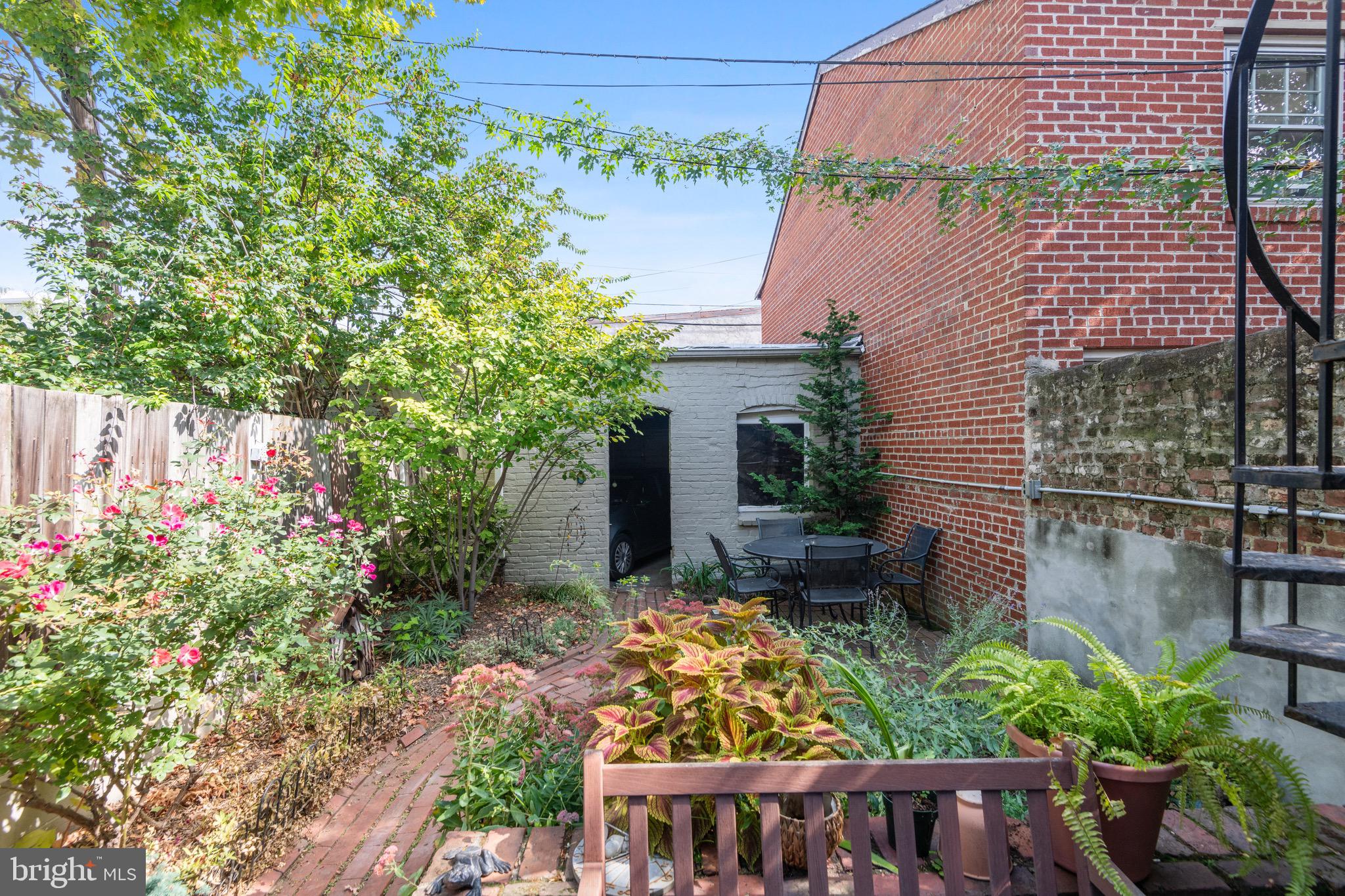 114 6th Street Southeast Washington, DC 20003 - Photo 6 of 30