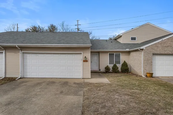 a view of a house with backyard