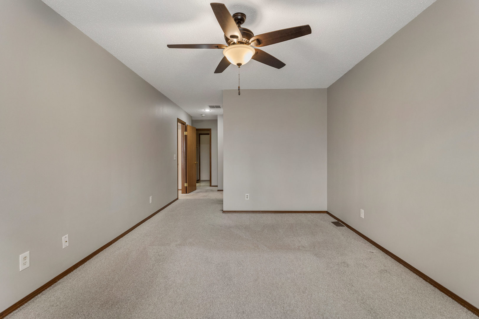 413 Irvine Road, Unit 413 Champaign, IL 61822 - Photo 22 of 29 en empty room with ceiling fan and window