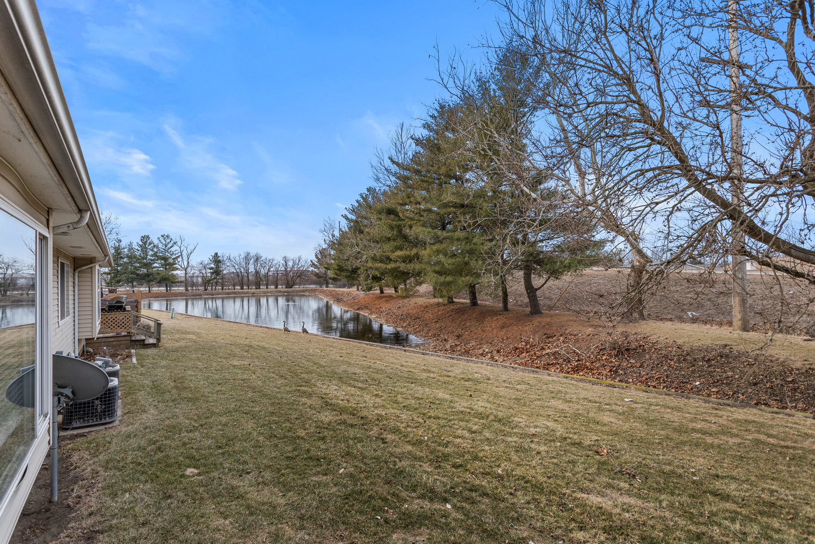 413 Irvine Road, Unit 413 Champaign, IL 61822 - Photo 28 of 29 a view of a outdoor space