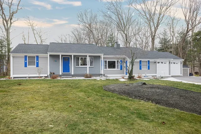 $685,000 | 70 Ellen Lane, Cranston, RI 02921