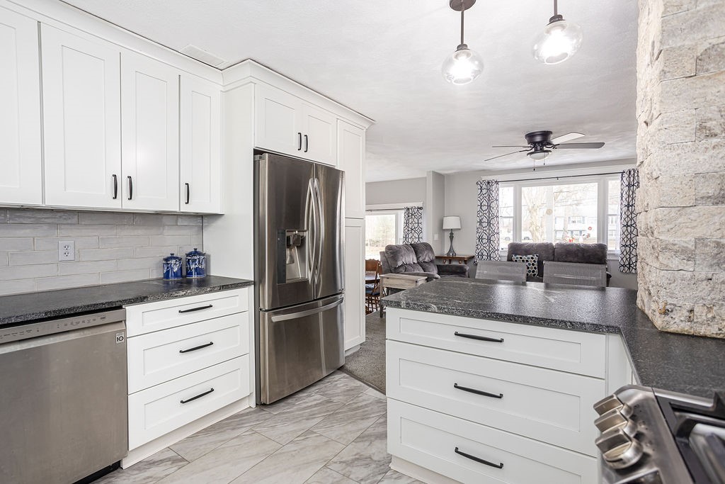 70 Ellen Lane Cranston, RI 02921 - Photo 16 of 38