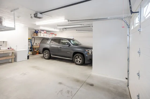 $685,000 | 70 Ellen Lane, Cranston, RI 02921