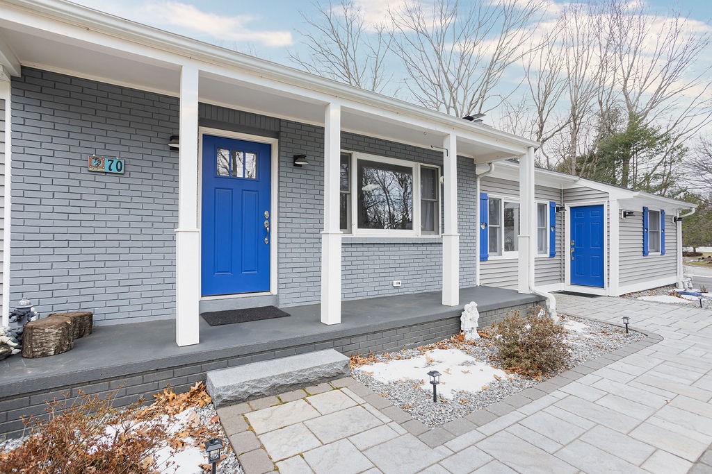 70 Ellen Lane Cranston, RI 02921 - Photo 3 of 38