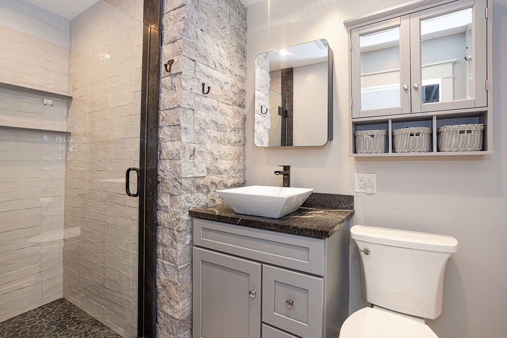 70 Ellen Lane Cranston, RI 02921 - Photo 9 of 38