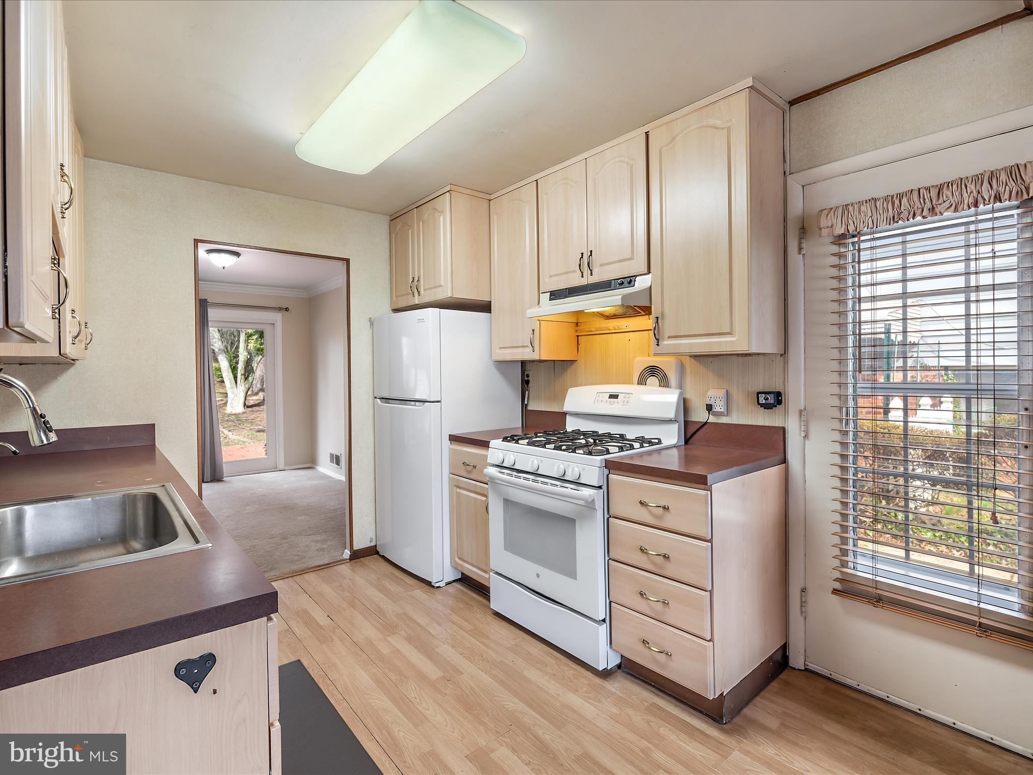 817 Carter Road Rockville, MD 20852 - Photo 10 of 30 Kitchen